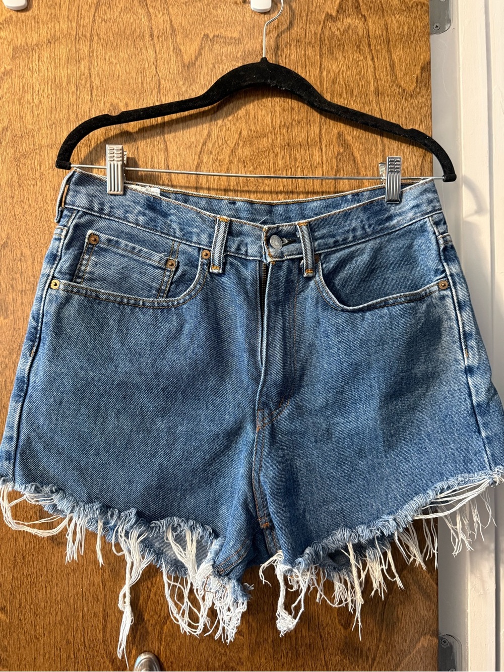 Levi's 550 cut-off denim shorts